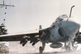 Cường kích hạm A-6 cực mạnh của Mỹ bị bắn hạ trong chiến dịch Điện Biên Phủ trên không