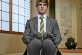 Đánh bay mùi hôi chân nhờ đôi tất sản xuất ở Nhật Bản