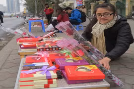 Nhiều sinh viên tìm cơ hội kinh doanh cho mình trong ngày Lễ tình nhân