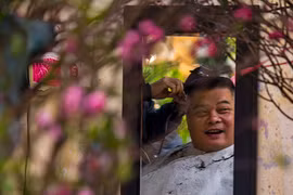 Không khí Tết trong khu chợ giữa lòng phố cổ