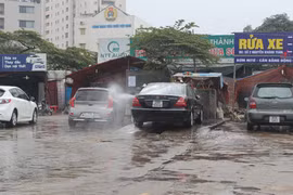 Dịch vụ rửa xe đắt khách, giá leo thang