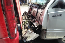 3 ô tô tông liên hoàn, hàng chục hành khách hoản loạn