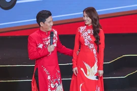 Nhã Phương bất ngờ xuất hiện và hát cùng Trường Giang trong liveshow "Chàng hề xứ Quảng 2 – Về quê"