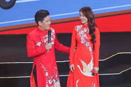 Nhã Phương bất ngờ xuất hiện và hát cùng Trường Giang trong liveshow "Chàng hề xứ Quảng 2 – Về quê"