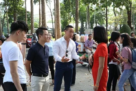 Kim Lý, Hoàng Bách hành động "Vì những người phụ nữ quanh ta"