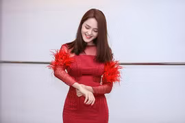 Á hậu Hoàng Anh tái xuất sau nửa năm vắng bóng