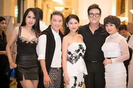 Sao Việt tấp nập chúc mừng Hồng Ánh, Ngọc Thanh Tâm