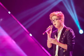 Bùi Anh Tuấn khoe hit mới trên sân khấu "Khởi đầu ước mơ –Dream High"