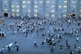 Học viên quân sự Mỹ đánh nhau trật khớp vai bằng "gối chiến"