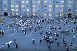 Học viên quân sự Mỹ đánh nhau trật khớp vai bằng "gối chiến"