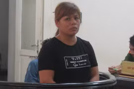 Nữ chủ quán massage cho nhân viên hoan lạc ngay tại chỗ