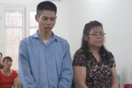 Một mình phạm tội chưa hả nên kéo đứa con trai duy nhất cùng ngồi… tù