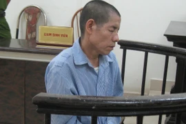 Phạm tội giết cha, nhưng ra tòa nằng nặc xin về vì ở tù… quá khổ