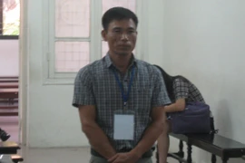 Nghi vợ cặp với "phi công trẻ", bám đuổi đến tận nhà hàng để đánh ghen