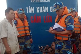 Cảnh sát biển bắt giữ tàu chở xăng không rõ nguồn gốc