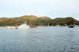 Tàu CSB 4032 cứu hộ tàu cá QNg 96507TS gặp nạn trên biển