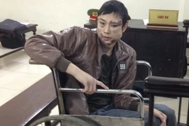 Ra tù sau tội môi giới mại dâm, bị cáo đến tòa bằng xe lăn nhận án tử hình