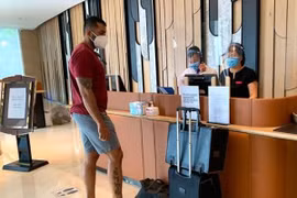 Hà Nội: Hai nhân viên khách sạn Mường Thanh thành F1 do nghe hộ điện thoại, đổi tiền cho bệnh nhân Covid-19