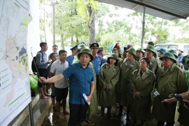 Bí thư Thành ủy Hà Nội thị sát vùng rốn lũ Chương Mỹ và Quốc Oai, nơi hàng nghìn hộ dân bị ngập