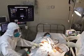 Bệnh nhân Covid-19 từng đe dọa tử vong khỏi bệnh, phong tỏa ổ dịch ở Hải Dương thêm 14 ngày