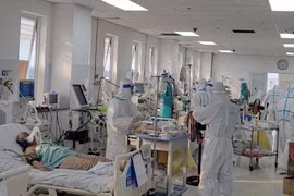 Bộ Y tế đề nghị huy động người nhà vào viện chăm sóc bệnh nhân Covid-19 nếu cần