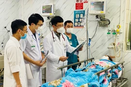 Người đàn ông bất ngờ đổ gục khi đang ăn trưa, cảnh báo nguy cơ đột quỵ khi trời lạnh