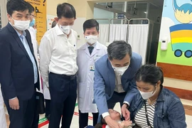 Bệnh sởi có thể điều trị tại nhà hay không, các yếu tố nguy cơ tiến triển nặng ra sao?