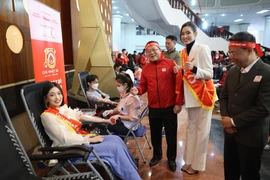 Hàng nghìn sinh viên, thanh niên ở Hà Nội tham gia ngày hội hiến máu 