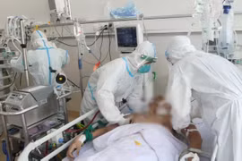 11.521 ca Covid ngày 17-9, toàn bộ người dân "vùng đỏ" TP HCM được xét nghiệm 3 lần trong 7 ngày tới
