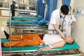 Cấp cứu kịp thời 3 người đàn ông bị sốc phản vệ nặng do ong đốt