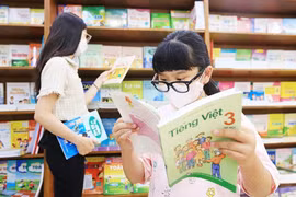 Thống nhất áp giá trần với sách giáo khoa, không đưa thịt lợn vào hàng bình ổn giá