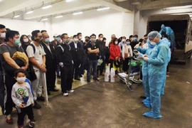 Nóng: Phát hiện 25 người trên cùng một chuyến bay từ châu Âu về mắc Covid-19