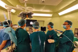 Cân não ca mổ tán sỏi khắp quả thận duy nhất cho người bị nhiều bệnh viện từ chối