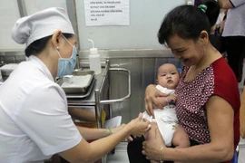 Thiếu vaccine tiêm chủng mở rộng do vướng “giấy tờ thủ tục”, vì sao?