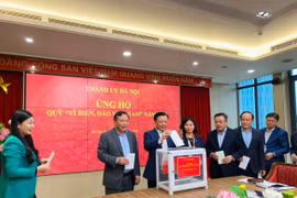 Thành ủy Hà Nội ủng hộ Quỹ "Vì biển, đảo Việt Nam" năm 2024