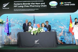 Thủ tướng New Zealand và lãnh đạo TP.HCM chứng kiến lễ ký kết hợp tác chiến lược giữa FPT Long Châu và Anlene