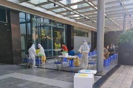 Hà Nội thêm 41 ca Covid-19: Hai nhân viên y tế ở khu cách ly, 3 ca ở Linh Đàm