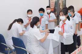 Mới: Người dân sống ở vùng cấp độ dịch 3, 4 bắt buộc phải đeo khẩu trang nơi công cộng