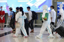 Hà Nội thêm 5 ca Covid-19: 3 người đi chuyến bay VN216 từ TP HCM ra, 1 ca liên quan Phú Thọ