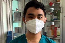 Xác minh thông tin người đàn ông giả danh bác sĩ được giao phụ trách khu điều trị Covid-19