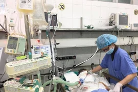 Đang ngồi ăn lẩu, bình ga phát nổ, nam thanh niên phải cắt cụt cẳng tay