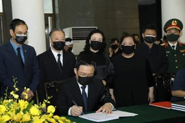 Đoàn đại biểu thành phố Hà Nội viếng nguyên Tổng Bí thư Lê Khả Phiêu