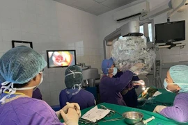 Người phụ nữ 40 tuổi nhập viện với mảnh gỗ xuyên hốc mắt vào sọ não