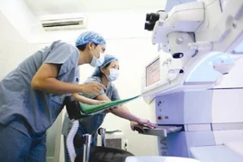 Ra văn bản gây hiểu nhầm, Bộ Y tế lên tiếng không bỏ BHYT với dịch vụ từ máy đặt, máy mượn