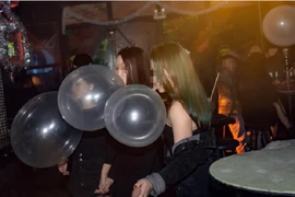 Bộ Y tế cảnh báo việc lạm dụng “bóng cười”, đề nghị siết chặt quản lý