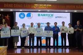 Năm bệnh viện ở Hà Nội được thụ hưởng buồng lấy mẫu Covid-19 trị giá 3,1 tỷ đồng