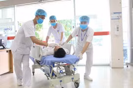 Gọi y tá đến nhà truyền dịch, nam thanh niên bị sốc phản vệ suýt mất mạng