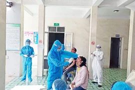 Phát hiện 2 ca nghi mắc Covid-19 trong cộng đồng tại Kiến Hưng - Hà Đông, một người làm cắt tóc