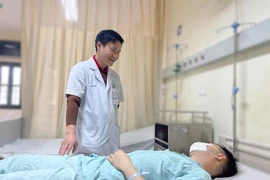 Tự bẻ gãy “cậu nhỏ” khi đang cương cứng, hai thanh niên 17 và 27 tuổi nhập viện