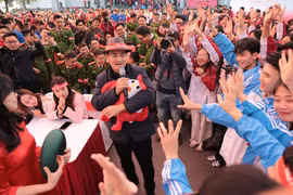 Hàng nghìn sinh viên Hà Nội tụ hội tại Chủ nhật đỏ, đăng ký hiến máu cứu người